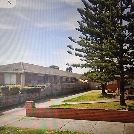 Two Pines, Whole Home In Tullamarine Near Airport! Мельбурн Экстерьер фото